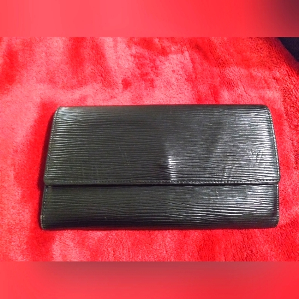 Authentic Louis Vuitton Black Epi Leather Porte Tresor International Wallet